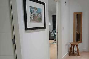 2 Bed-sleeps 5- Street Parking-3 Min to Beach