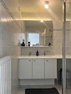 Huswell - Beachfront Apartment With Bike Storage