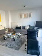 Huswell - Beachfront Apartment With Bike Storage