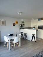 Huswell - Beachfront Apartment With Bike Storage