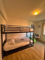 Huswell - Bright Beach Retreat With Balcony