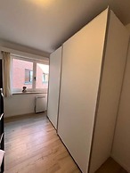 Huswell - Bright Beach Retreat With Balcony
