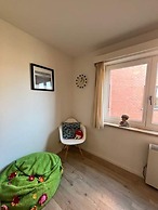 Huswell - Bright Beach Retreat With Balcony
