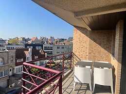 Huswell - Bright Beach Retreat With Balcony