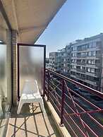 Huswell - Bright Beach Retreat With Balcony
