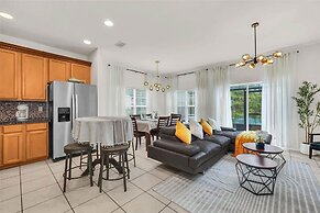 2335 Amazing 5BD Family Townhome Close to Disney