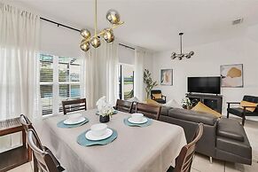 2335 Amazing 5BD Family Townhome Close to Disney