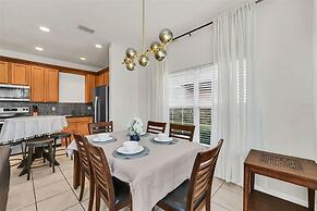2335 Amazing 5BD Family Townhome Close to Disney