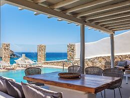Mykonist Merchia Beach Villas & Suites