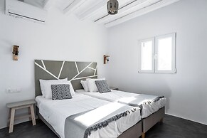 Mykonist Merchia Beach Villas & Suites