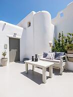Mykonist Merchia Beach Villas & Suites
