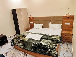 Hotel Vrindavan Palace Ayodhya