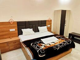 Hotel Vrindavan Palace Ayodhya