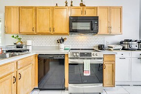 Private Pool & Yard: Family Getaway in Davenport