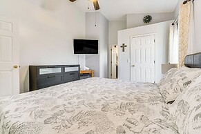 Private Pool & Yard: Family Getaway in Davenport