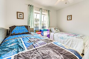 Private Pool & Yard: Family Getaway in Davenport