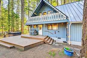 Game Room & Fire Pit: Family Cabin in Packwood!