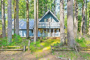 Game Room & Fire Pit: Family Cabin in Packwood!