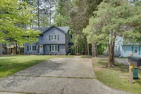 7 Mi to Dtwn Raleigh: Townhome w/ Deck!