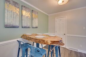 7 Mi to Dtwn Raleigh: Townhome w/ Deck!