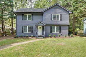 7 Mi to Dtwn Raleigh: Townhome w/ Deck!