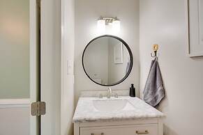 7 Mi to Dtwn Raleigh: Townhome w/ Deck!