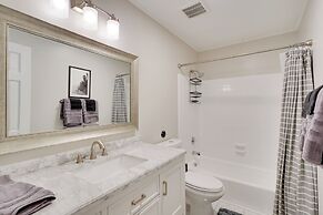 7 Mi to Dtwn Raleigh: Townhome w/ Deck!