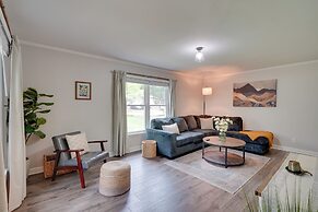 7 Mi to Dtwn Raleigh: Townhome w/ Deck!