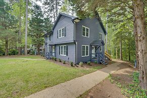 7 Mi to Dtwn Raleigh: Townhome w/ Deck!