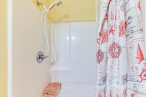 Steps to Beach: NMB Condo w/ Balcony & Pool Access