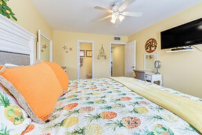 Steps to Beach: NMB Condo w/ Balcony & Pool Access