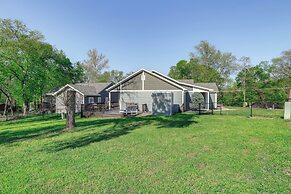 < 1 Mi to Golf & Marina: Inviting Home in Afton!