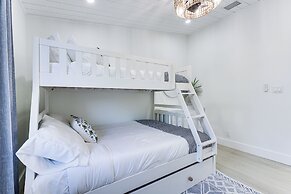 Close to Beach: Canal-front Home in Islamorada