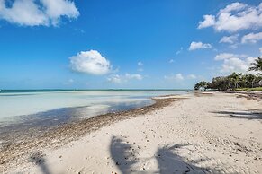 Close to Beach: Canal-front Home in Islamorada