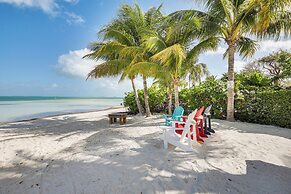 Close to Beach: Canal-front Home in Islamorada