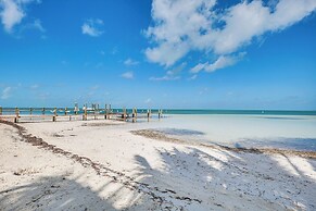 Close to Beach: Canal-front Home in Islamorada