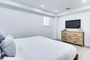 Close to Beach: Canal-front Home in Islamorada