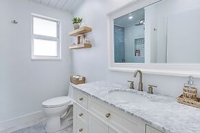 Close to Beach: Canal-front Home in Islamorada