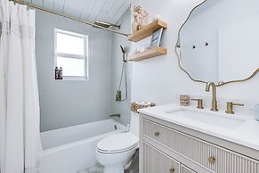 Close to Beach: Canal-front Home in Islamorada