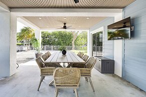 Close to Beach: Canal-front Home in Islamorada