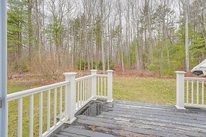 Near Portland trails: Walkable Apartment w/ Deck