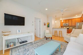Near Portland trails: Walkable Apartment w/ Deck