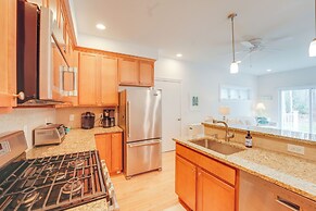 Near Portland trails: Walkable Apartment w/ Deck