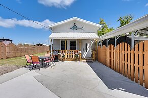 13 Mi to St Andrews State Park: Cabin w/ Patio!