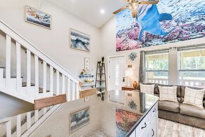 13 Mi to St Andrews State Park: Cabin w/ Patio!