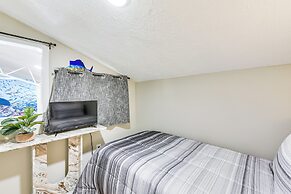 13 Mi to St Andrews State Park: Cabin w/ Patio!