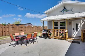 13 Mi to St Andrews State Park: Cabin w/ Patio!