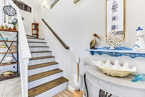 13 Mi to St Andrews State Park: Cabin w/ Patio!