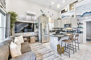 13 Mi to St Andrews State Park: Cabin w/ Patio!