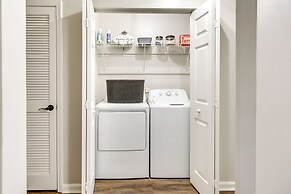 2 Mi to Fort Stewart: Modern Hinesville Haven